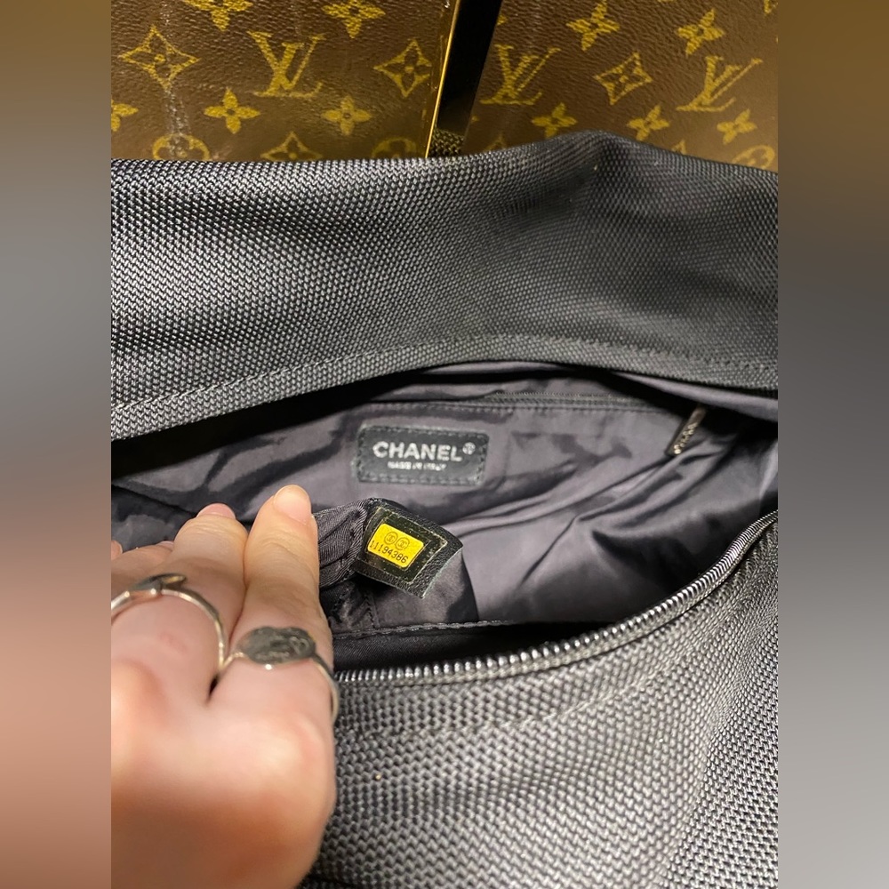 Black Chanel tote - Picture 14 of 16